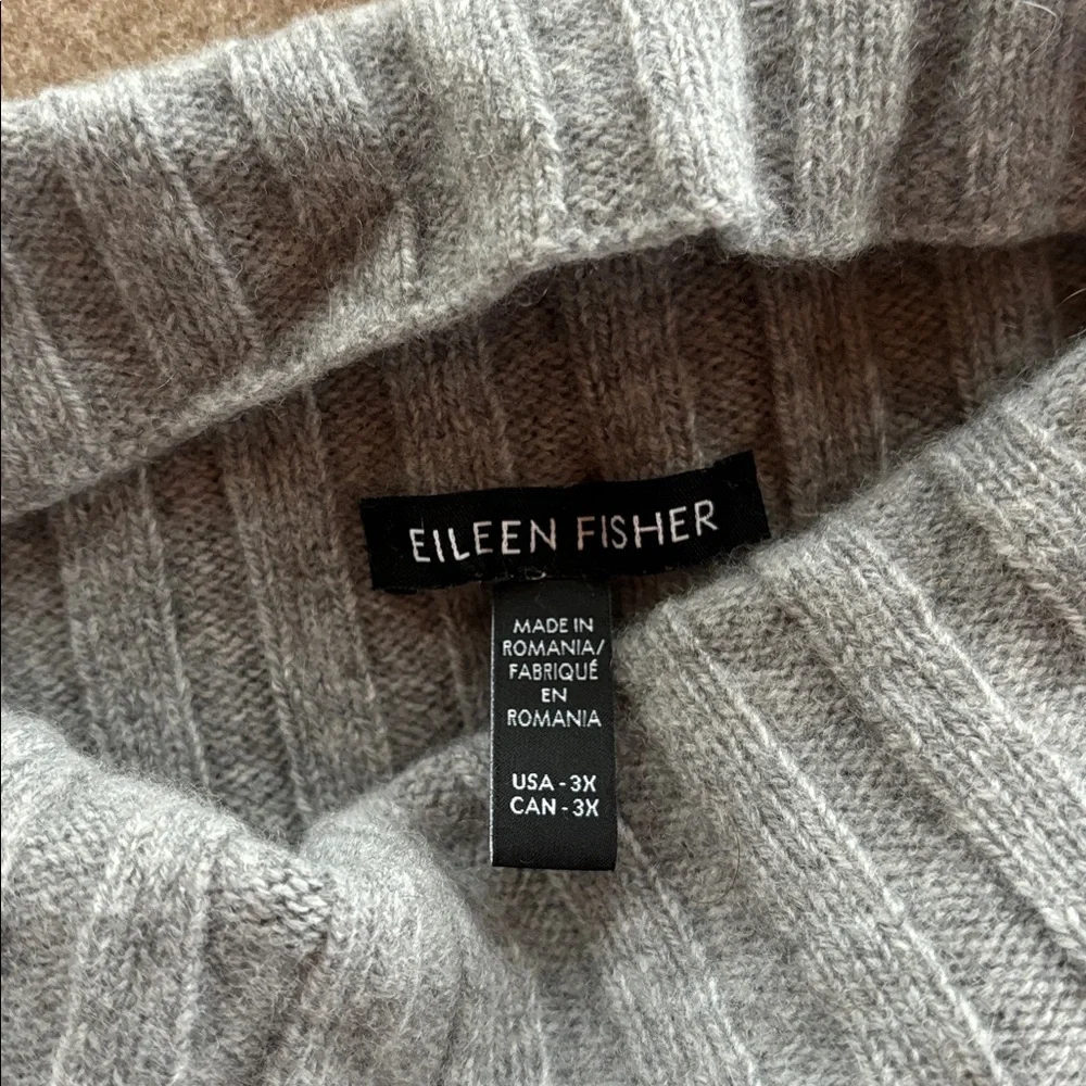 Eileen Fisher Wool and Cashmere Pullover - Picture 2 of 7